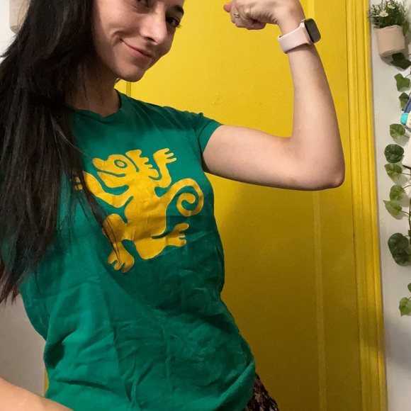 💚 LEGENDS OF THE HIDDEN TEMPLE 💚 Green Monkeys Top Size: M - Picture 2 of 4